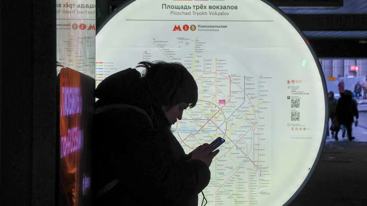 Власти России будут следить за жителями страны с помощью мобильных операторов