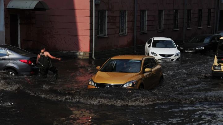 Число жертв наводнения в Техасе продолжает расти