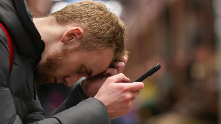 Студент расстался с жизнью после звонка мошенников. Аферисты требовали от парня совершить теракт