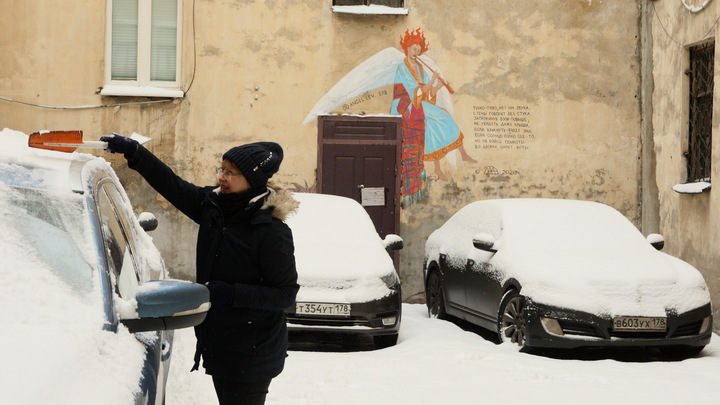 Семья из Екатеринбурга обвинила автосалон в навязывании неподъëмного кредита при покупке машины