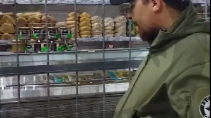 Дружинники Русской общины нашли в ночном магазине запретный товар