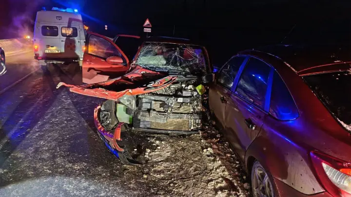 Семь человек пострадали в жёстком ДТП с автобусом в Удмуртии