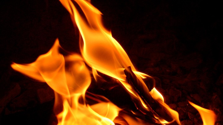 Немцы поджигают дома с украинскими беженцами, выпроваживая их из страны