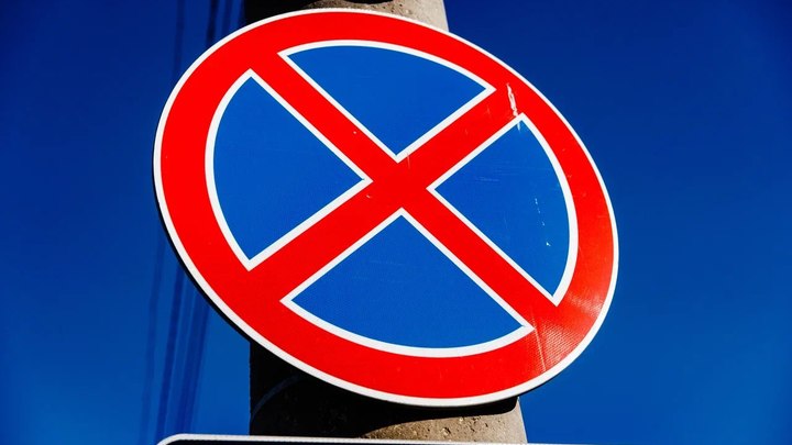 С 1 июля в Краснодаре на нескольких улицах запретят остановку и стоянку транспорта