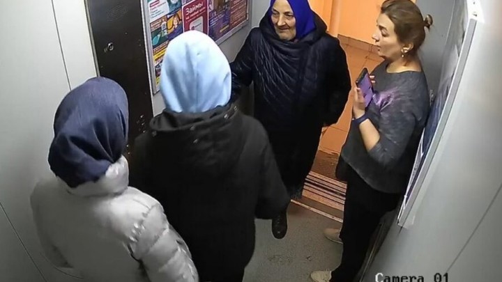 В Новосибирске три цыганки обчистили квартиру с 9-летним ребёнком