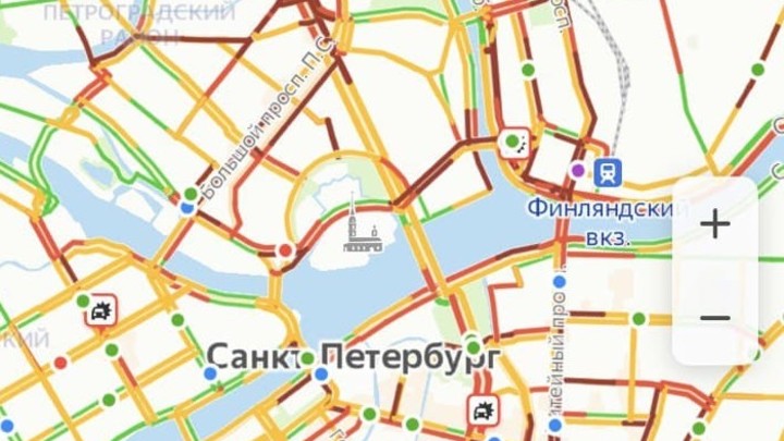 В последний понедельник года Петербург парализовало в девятибалльных пробках