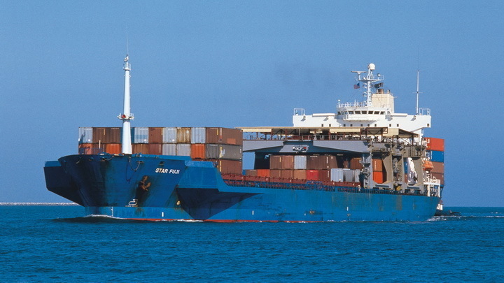 Снять с мели судно в Суэцком канале попросили спасавшую подлодку Курск компанию