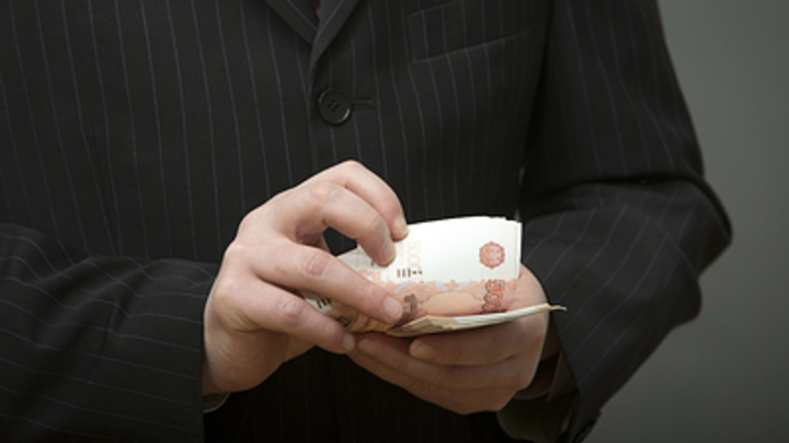 Взятки на 19,5 миллиона рублей: Экс-мэр Владивостока погорел на похоронах