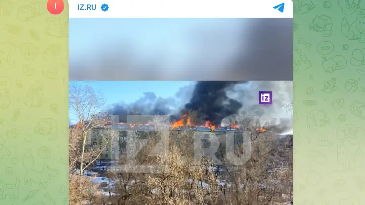 В Жуковском огонь охватил крышу пятиэтажки: видео с места пожара