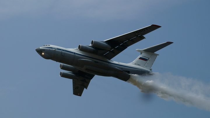 На помощь пожарным Крыма из Москвы вылетел самолет МЧС Ил-76