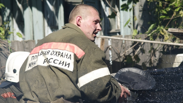 В Подмосковье загорелся цех завода Красный строитель