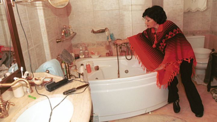 В Челябинске жители Северо-Запада массово жалуются на грязную воду из-под крана