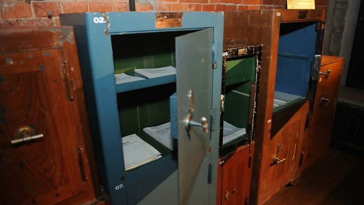 На Кубани сообщники украли из офиса магазина сантехники сейф с 13 млн рублей