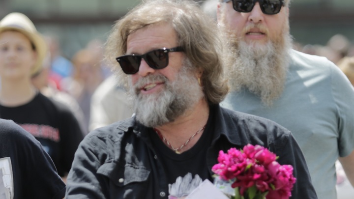 Уехавшему Гребенщикову вернули слова о ядовитой атмосфере