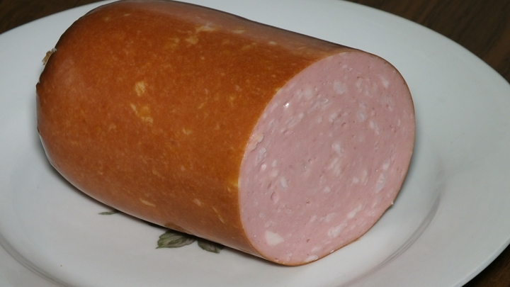 Слишком много мяса было? У жительницы Тулы взорвалась колбаса