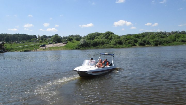На Истринском водохранилище катер порезал винтом купальщика
