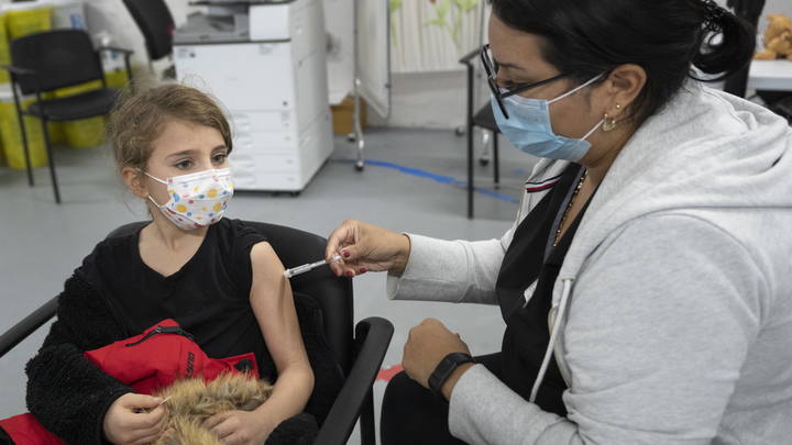 Вирусолог назвал три против детской вакцинации от COVID-19