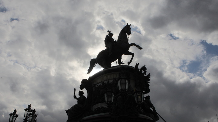 В Петербурге буйная лошадь устроила погром у Исаакиевской площади