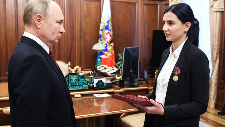 Путин вручил дочери Корсы звезду Героя России: К сожалению, саму её уберечь не удалось