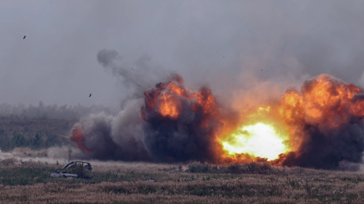 ВСУ ударили HIMARS по Донецку: кадры прилётов, разрушения, пострадавшие