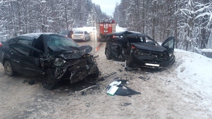 В Нижегородской области при столкновении двух легковушек пострадали три человека