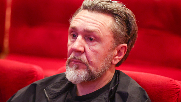 От Сергея Шнурова ушла молодая жена: В истории с разводом неожиданно объявилась Собчак