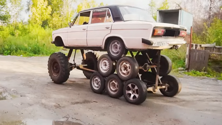 Новосибирские блогеры создали Жигули-мутант с 14 колёсами