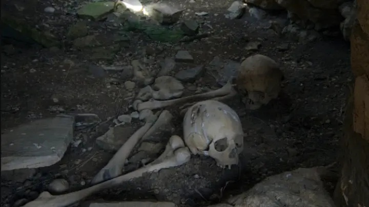 Под рухнувшей плитой в церкви нашли запечатанный 300 лет склеп