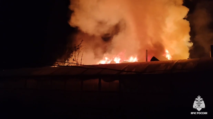 Пока все спали: в Магнитогорске ночью загорелся дом