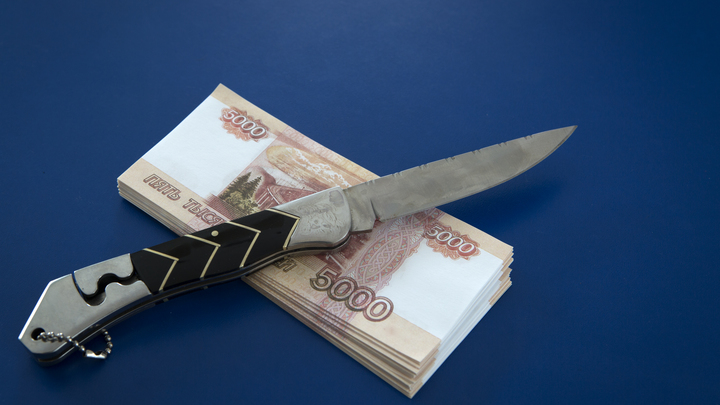 Мигрант с ножом напал на мужчину в Петербурге ради 600 тысяч