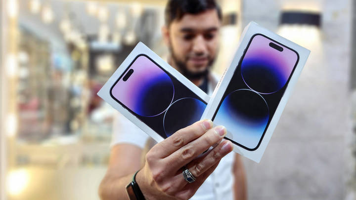 В Купчино двоица разбойников расплатилась за новые iPhone 14 pro Max выстрелами, кулаками и газом