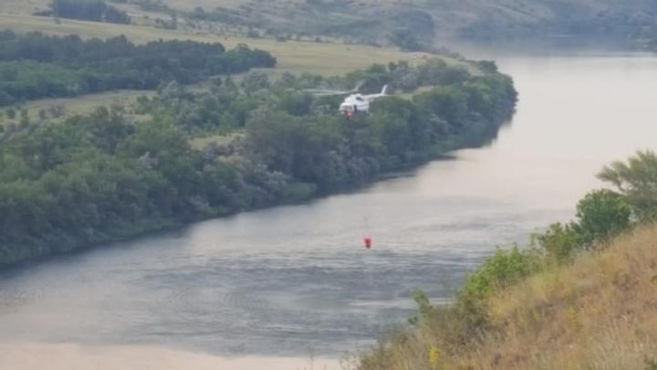Для тушения пожара в Ростовской области понадобилось 80 тонн воды и вертолёт