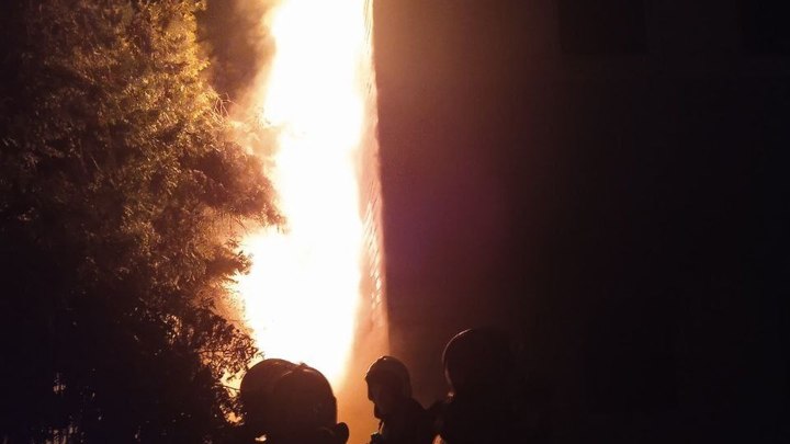 В Нижнем Новгороде 4 часа тушили крупный пожар в районе площади Сенной