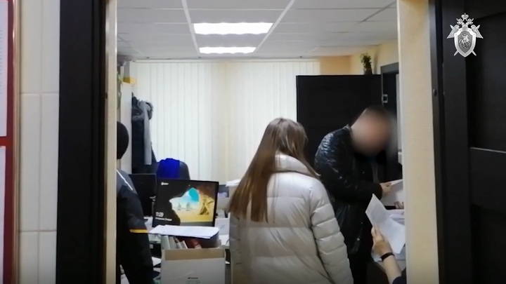 В Ленобласти экс-сотрудница полиции тайком превратила чужую квартиру в резиновую за счет нелегалов