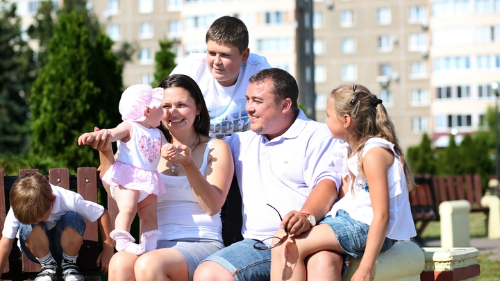 Семья навсегда: больше половины супругов в России верят, что сохранят брак до старости