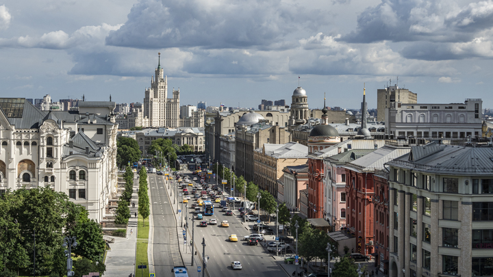 Вместо рекламы - иконы: Русский снайпер указал на чудо на улицах Москвы