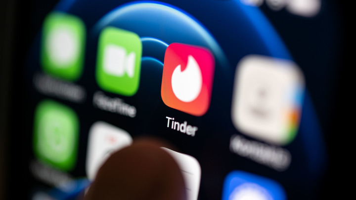 Аферист из Tinder с помощью НЛП выманил у женщин миллионы рублей