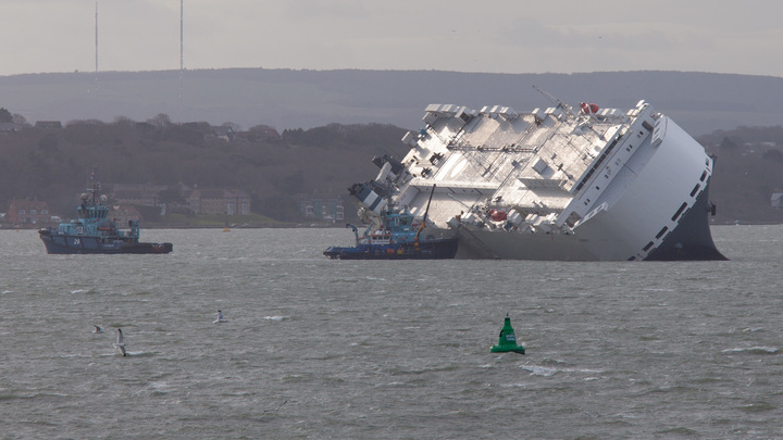 В Балтийском море столкнулись два корабля стран НАТО — одно из судов перевернулось