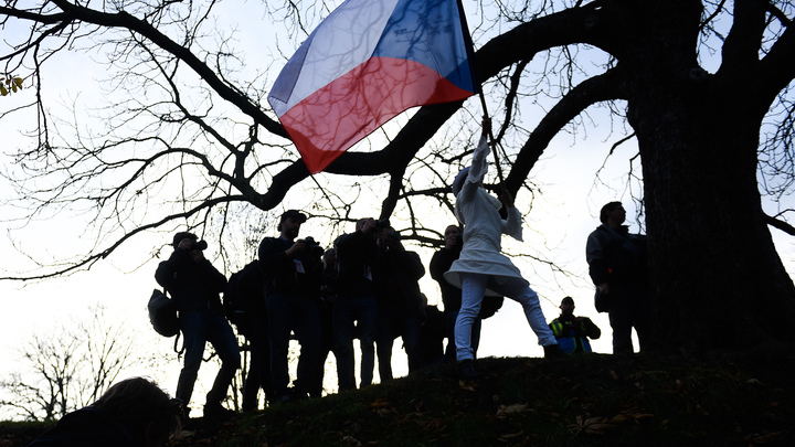 В вопросе генконсульств Прага оглянулась на Москву: Пока никаких шагов