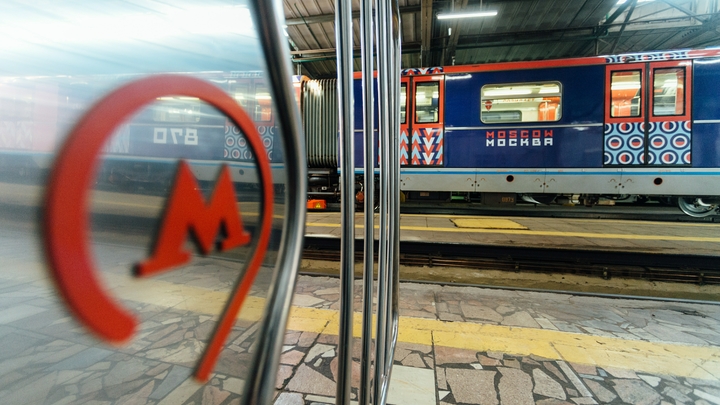 Мужчину столкнули на рельсы на станции Киевская в московском метро