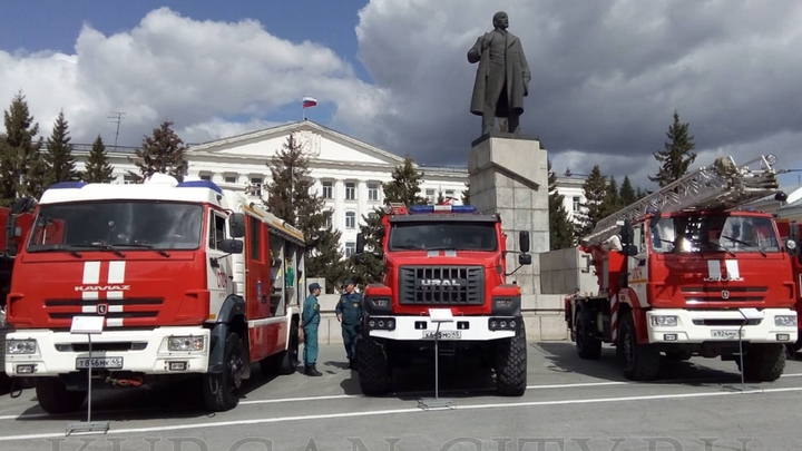 На главную площадь Кургана съехалась пожарная техника