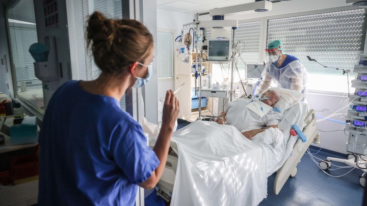 Неприятный запах и зуд: Онколог назвал сигналы рака, которые игнорируют годами