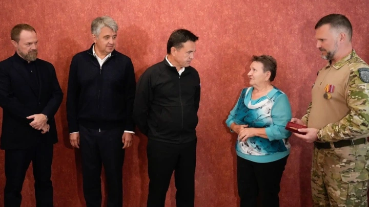Андрей Воробьёв наградил ветерана СВО медалью «За храбрость» II степени