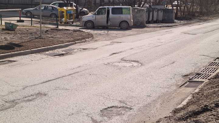 Мэр Новосибирска недоволен темпами ямочного ремонта городских дорог