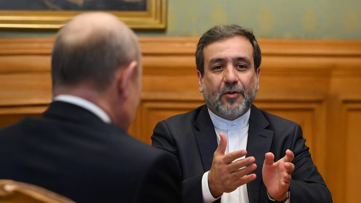 Аракчи прилетел в Россию на борту с хэштегом Минаб 168