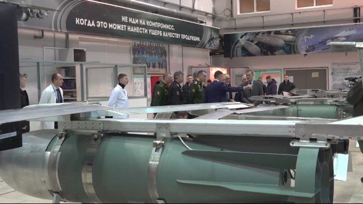 Минобороны России показало бомбу ФАБ-1500 с «умным модулем» производства подмосковного предприятия