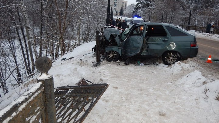 В Муроме 19-летний водитель сбил 16-летнюю девушку с моста в овраг