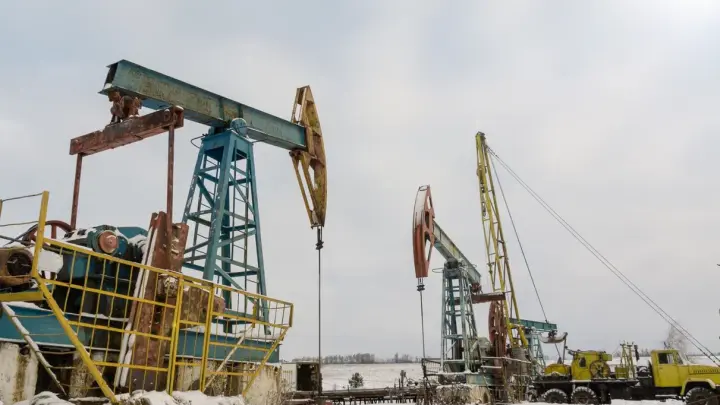 Индийские НПЗ стали чаще покупать русскую нефть не за доллары США