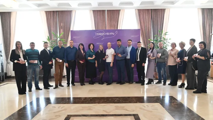 В правительстве Новосибирской области наградили почётных доноров