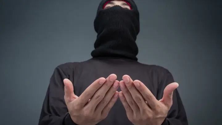 Скрылся, чтобы не отвечать за теракт. Стало известно, каким образом Тимофеев* выехал из России